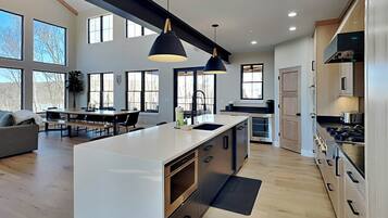 House, Multiple Beds, Hot Tub, Mountain View (Villa Del Sol) | Private kitchen | Fridge, microwave, oven, stovetop