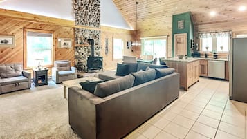 House (4 Bedrooms) | Property amenity