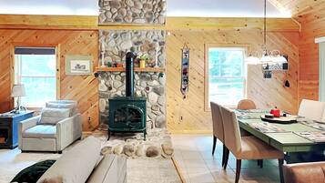 House (4 Bedrooms) | Property amenity