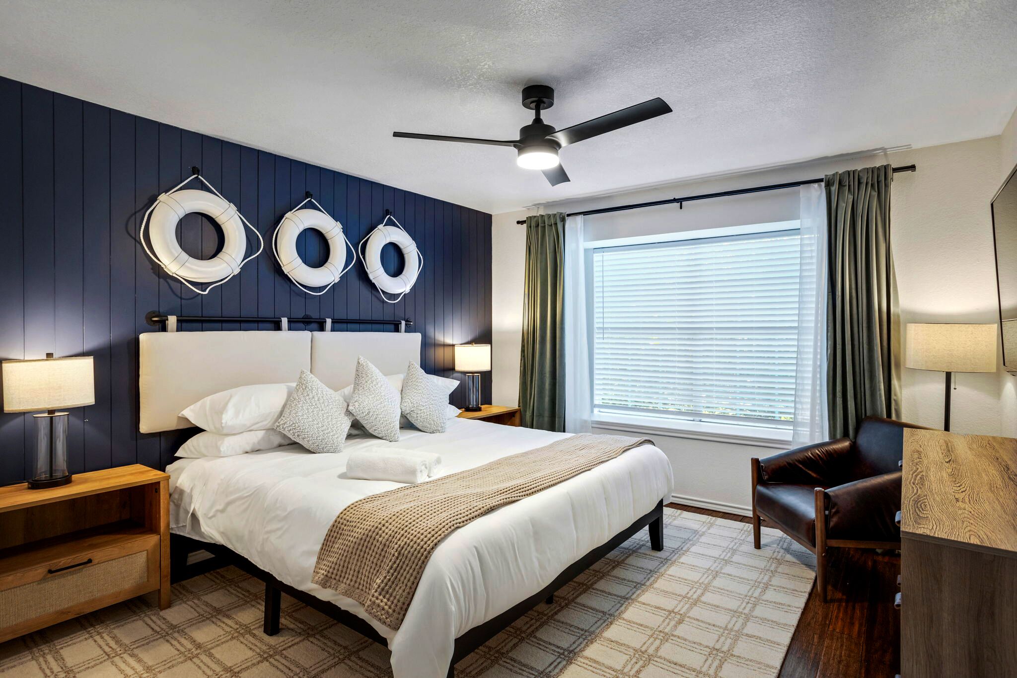 4 slaapkamers, een strijkplank/strijkijzer, reisbedje, wifi