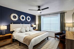 4 bedrooms, iron/ironing board, travel crib, WiFi - Luxury Family Oasis: Huge pool, Spa, Firepit, Playground, Outdoor Kitchen, Games (Azle)