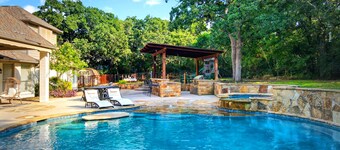 Luxury Family Oasis: Huge pool, Spa, Firepit, Playground, Outdoor Kitchen, Games