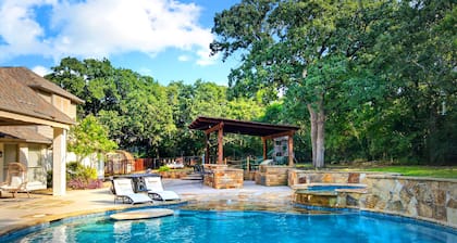 Luxury Family Oasis: Huge pool, Spa, Firepit, Playground, Outdoor Kitchen, Games