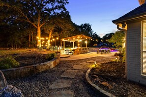 Outdoor dining - Luxury Family Oasis: Huge pool, Spa, Firepit, Playground, Outdoor Kitchen, Games (Azle)