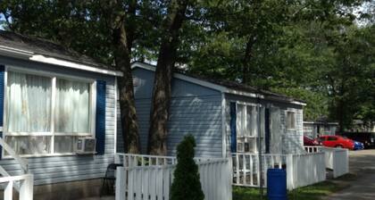 Wasaga Beach Walk to main end Free Parking Free Wifi
