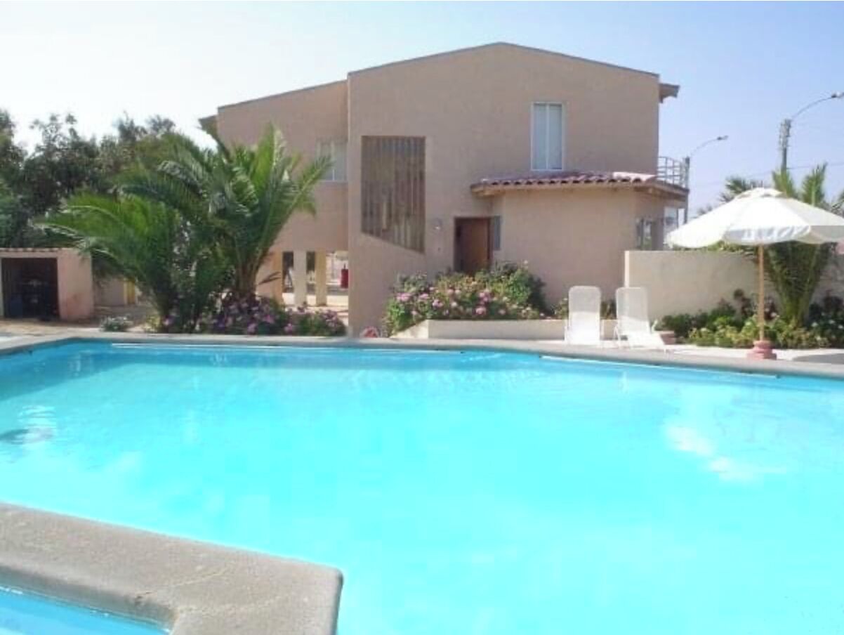 2 outdoor pools