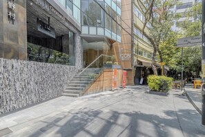 Property entrance - Icon Cibeles heart of La Roma (Mexico City)