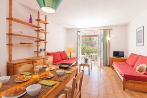 Basic Apartment, 2 Bedrooms | Soundproofing, bed sheets - Résidence partenaire le Domaine de Garlande (Cavalaire-sur-Mer)