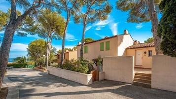 Mặt tiền nơi lưu trú