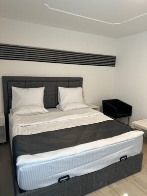 Doppelzimmer | Daunenbettdecken, Schreibtisch, kostenloses WLAN