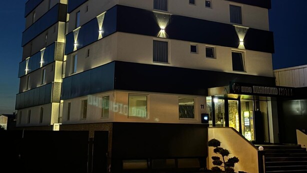 A multi-story hotel with a modern design, featuring a prominent sign at the top. - Dido Diamond Hotel (Dietzenbach)