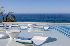 Pool - Modern Boutique Condo, Ocean Views, Great Location (Los Cerritos)