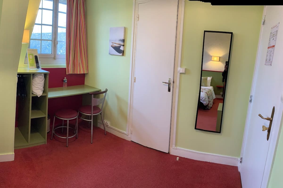 Desk, free WiFi, bed sheets
