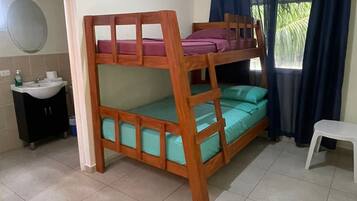 5 bedrooms, WiFi, bed sheets