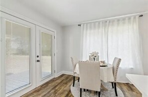 Dining - MANDEVILLE BEAUTY CLOSE TO CAUSEWAY (Mandeville)