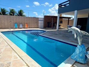 Pool - Leve toda a sua família a este ótimo lugar com muito espaço para se divertir. 

 (Lucena)
