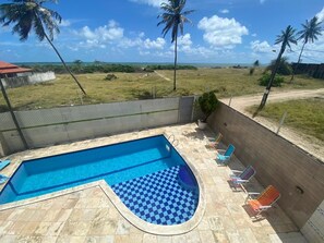 Pool - Leve toda a sua família a este ótimo lugar com muito espaço para se divertir. 

 (Lucena)