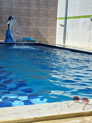 Pool - Leve toda a sua família a este ótimo lugar com muito espaço para se divertir. 

 (Lucena)