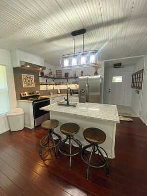 Fridge, microwave, oven, stovetop - Warm & inviting 1935 farmhouse near lakes-walking/riding trails modern amenities (Hodges)