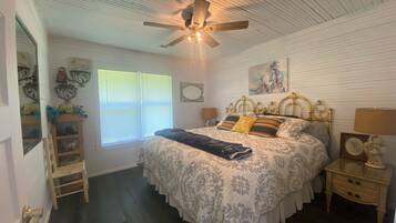 3 bedrooms, free WiFi, bed sheets, wheelchair access