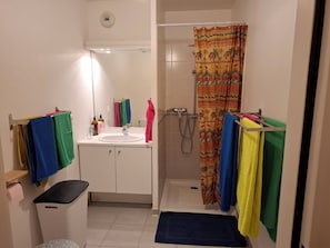 Handtücher, Seife, Toilettenpapier