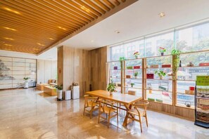 Interior - Soaring Dragon Tea Culture Hotel (Hanzhong High-speed Railway Station Wanbang Flagship) (Hanzhong)