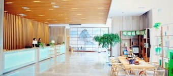 Soaring Dragon Tea Culture Hotel (Hanzhong High-speed Railway Station Wanbang Flagship)