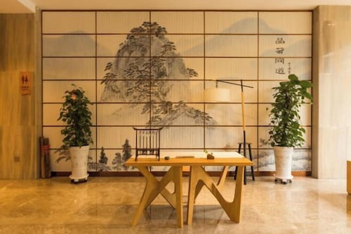 Soaring Dragon Tea Culture Hotel (Hanzhong High-speed Railway Station Wanbang Flagship)