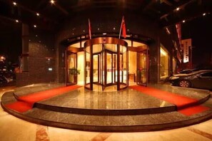 Exterior - Soaring Dragon Tea Culture Hotel (Hanzhong High-speed Railway Station Wanbang Flagship) (Hanzhong)