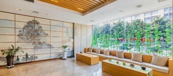 Soaring Dragon Tea Culture Hotel (Hanzhong High-speed Railway Station Wanbang Flagship)