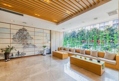 Soaring Dragon Tea Culture Hotel (Hanzhong High-speed Railway Station Wanbang Flagship)