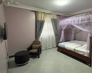 2 Schlafzimmer, Schreibtisch, Bügeleisen/Bügelbrett, WLAN