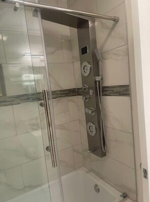 タオル、石鹸、トイレットペーパー