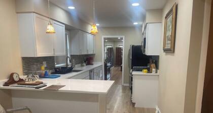 3-bedroom house in cool Chicago with WiFi, AC