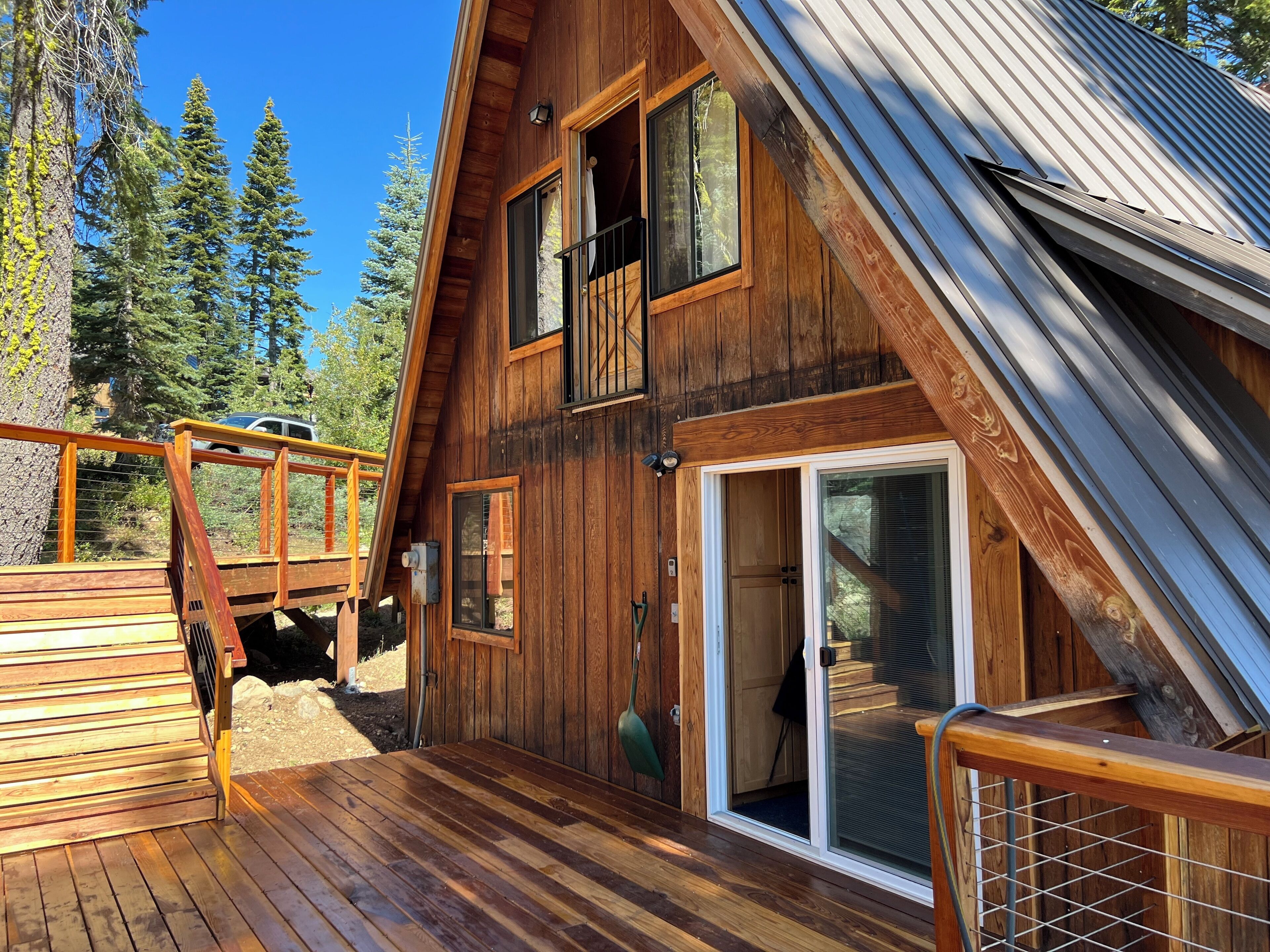 HOME RUN - Experience Year-Round Bliss at our Bear Valley Ski Retreat!