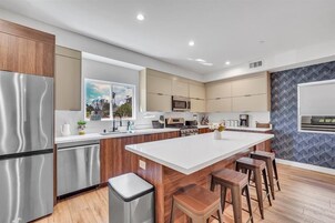 Superior Room | Private kitchen | Full-size fridge, microwave, oven, stovetop