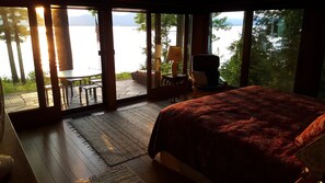 5 bedrooms, in-room safe, desk, iron/ironing board - Nob's End - A Piece of Paradise on east side of Lake George, NY (Pilot Knob)