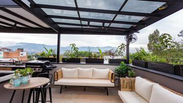 屋外ダイニングエリア