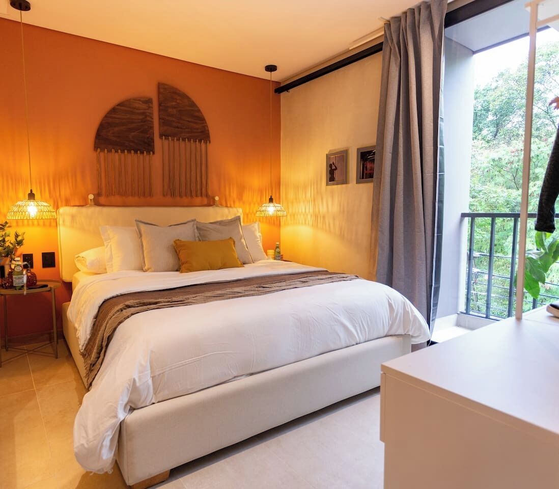 Caja de seguridad en la habitación y escritorio 