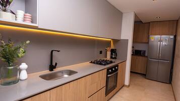 Fridge, microwave, oven, stovetop