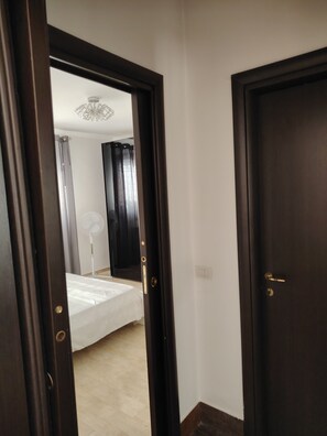 9 bedrooms, WiFi, bed sheets
