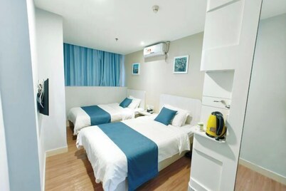 yinglun Hostel (Shenzhen North Railway Station)