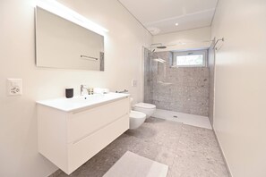 Bathroom amenities - Luxury Central Suite Garden in Lugano (Lugano)