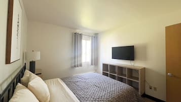 Cortinas blackout, wifi gratis y ropa de cama