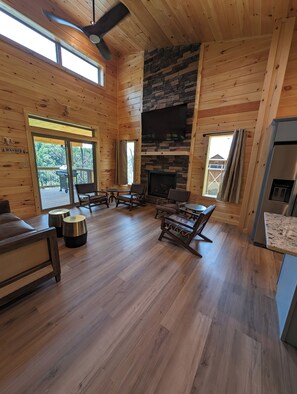 Smart TV, chimenea y videojuegos 