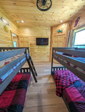 6 habitaciones, escritorio, wifi y ropa de cama 