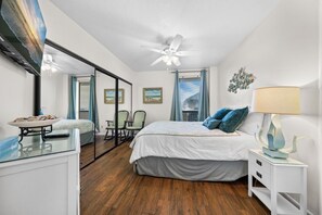 3 slaapkamers, een strijkplank/strijkijzer, beddengoed