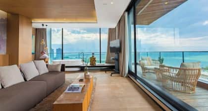 Dali Hidden in the Clouds Lake View Hotel