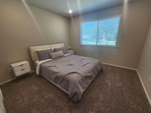 4 室のベッドルーム、アイロン / アイロン台、WiFi、ベッドシーツ