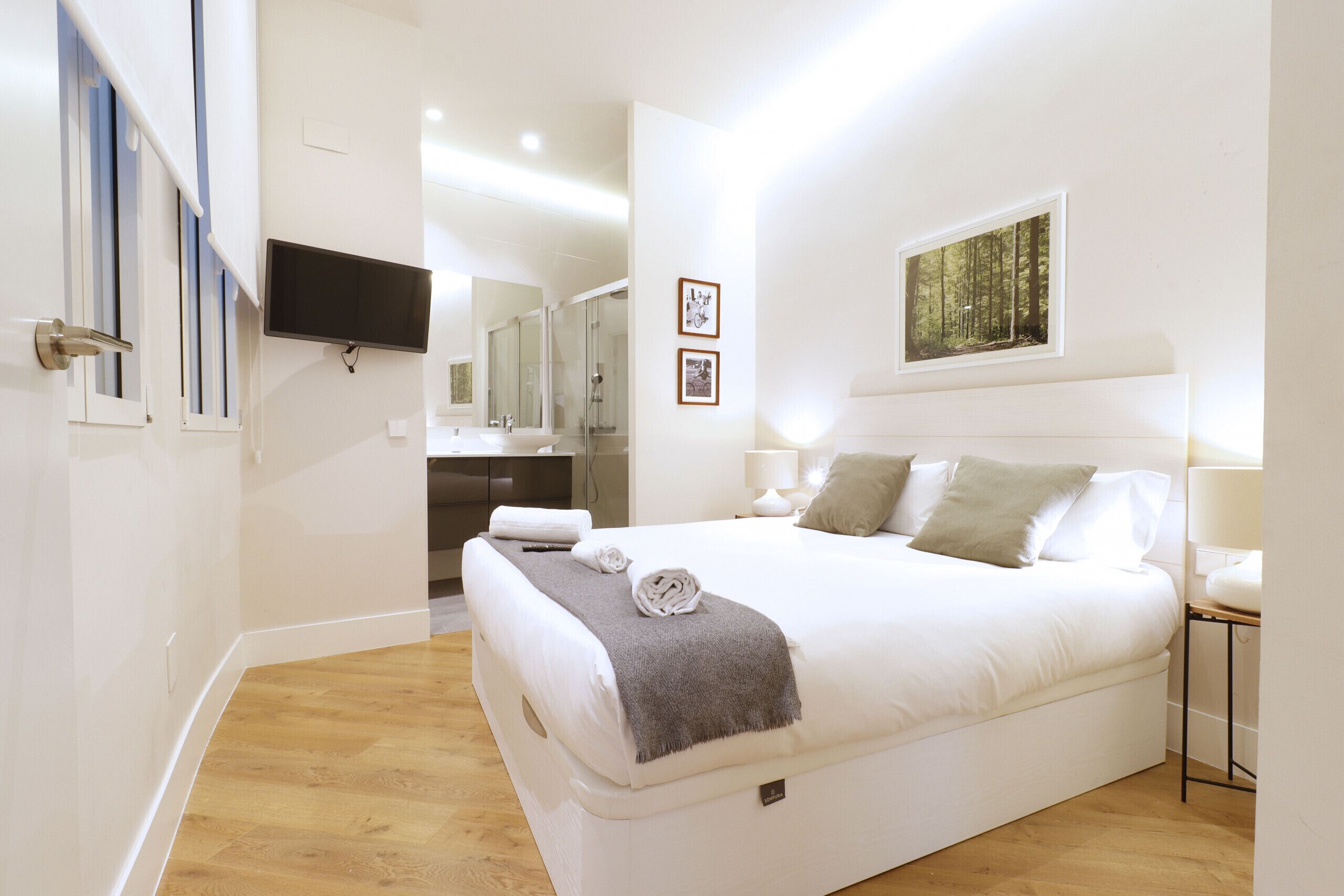 1 slaapkamer, een kluis op de kamer, een strijkplank/strijkijzer